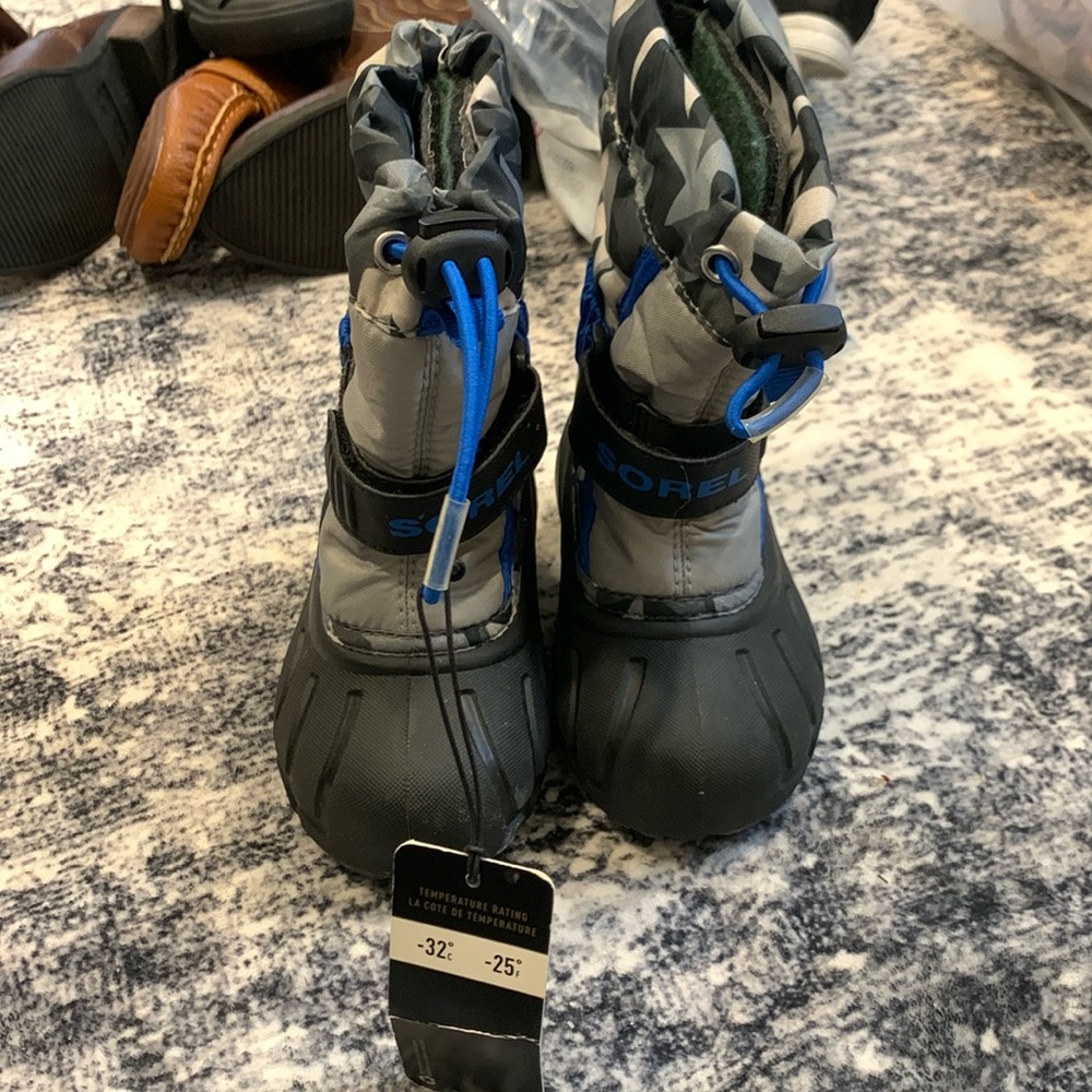 Brand new sorel snow boots toddler size 6